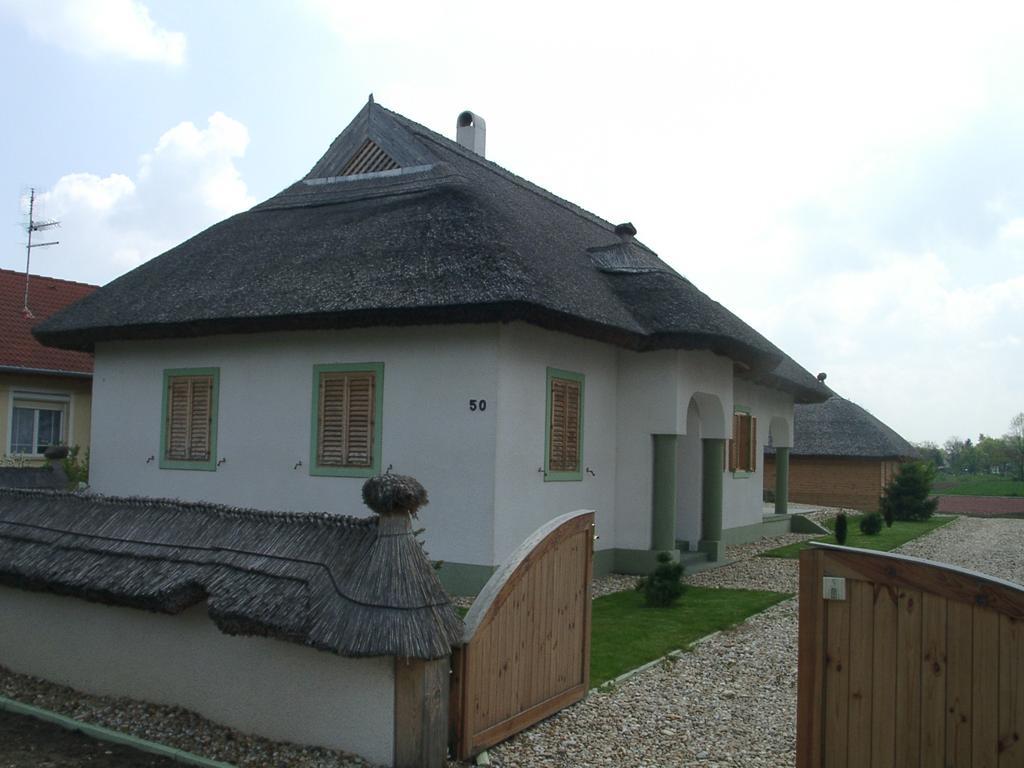 Csenye Vendeghaz Hotel Buitenkant foto